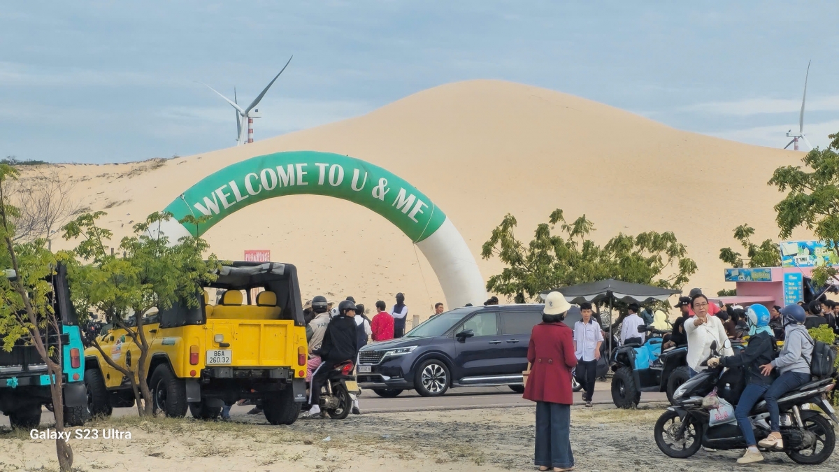 Bình Thuận: Bàu Trắng- điểm đến hấp dẫn trong mùa hè