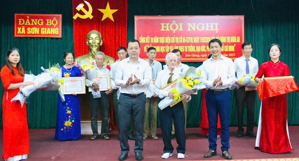 Vinh danh điển hình tiêu biểu “Học tập và làm theo tư tưởng, đạo đức, phong cách Hồ Chí Minh”