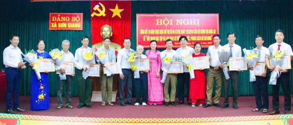 Vinh danh điển hình tiêu biểu “Học tập và làm theo tư tưởng, đạo đức, phong cách Hồ Chí Minh”