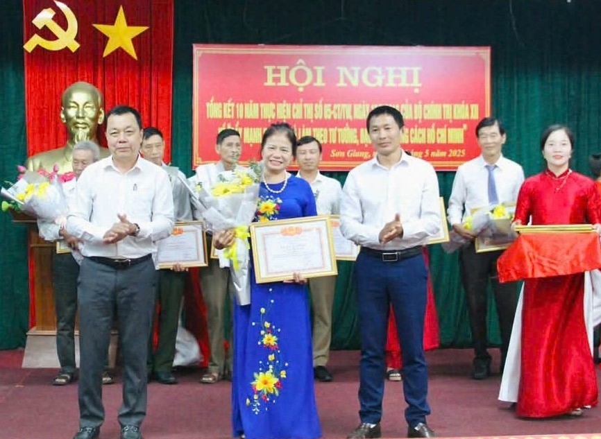 Vinh danh điển hình tiêu biểu “Học tập và làm theo tư tưởng, đạo đức, phong cách Hồ Chí Minh”