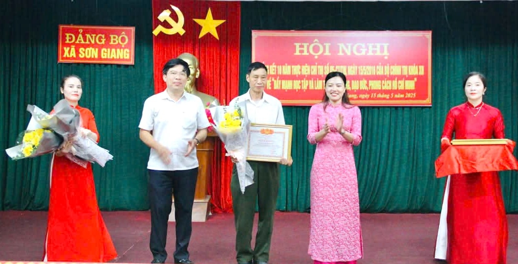 Vinh danh điển hình tiêu biểu “Học tập và làm theo tư tưởng, đạo đức, phong cách Hồ Chí Minh”