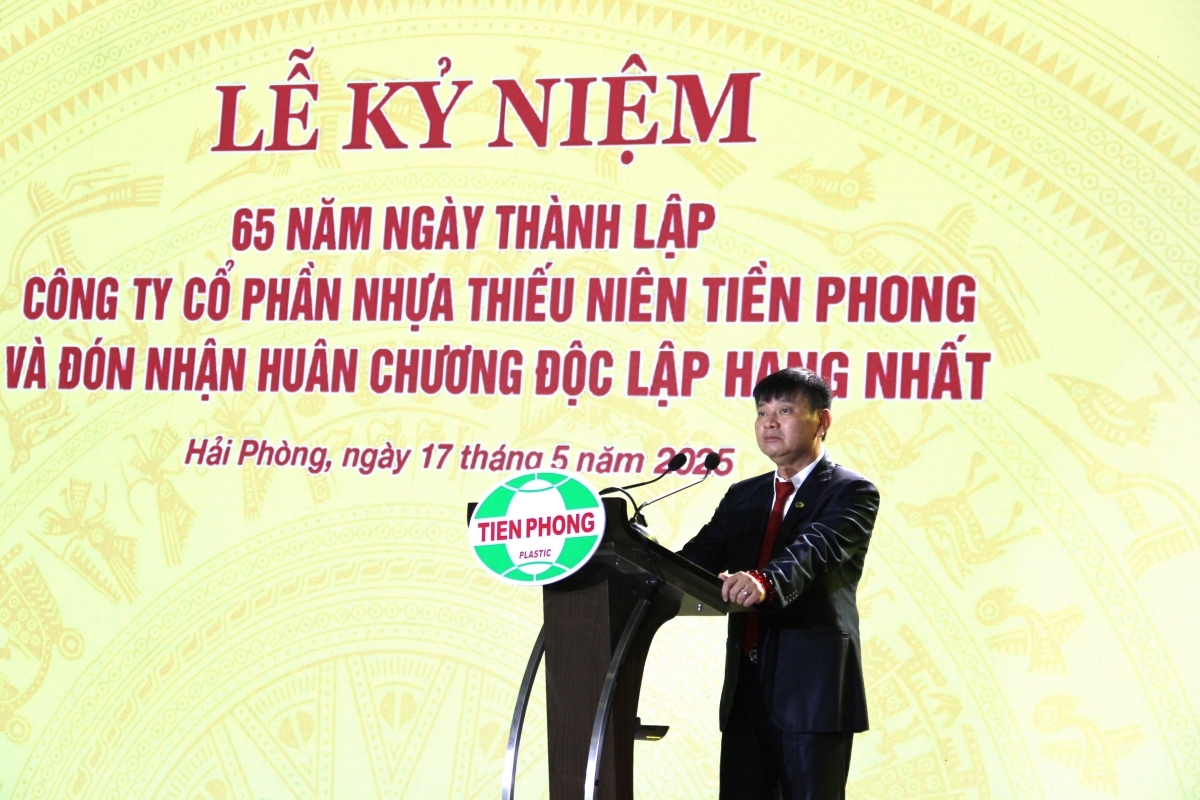 Công ty Nhựa Tiền Phong đón nhận huân chương độc lập hạng nhất