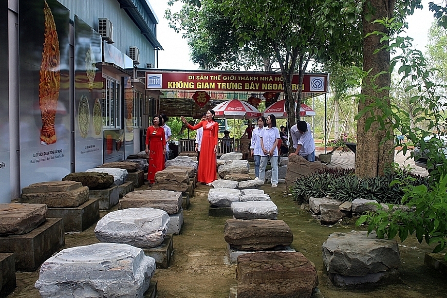 Học sinh hóa thân thành hướng dẫn viên Di sản Thành nhà Hồ
