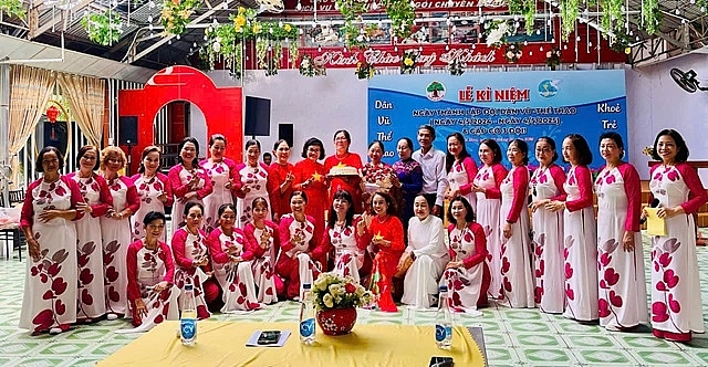 Đội dân vũ thể thao Liên thế hệ phường 5 kỷ niệm 1 năm thành lập