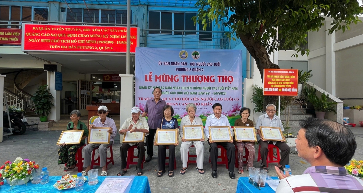 Hội NCT phường 13, quận 4, TP Hồ Chí Minh: Chúc mừng Thượng thọ cho 59 cụ
