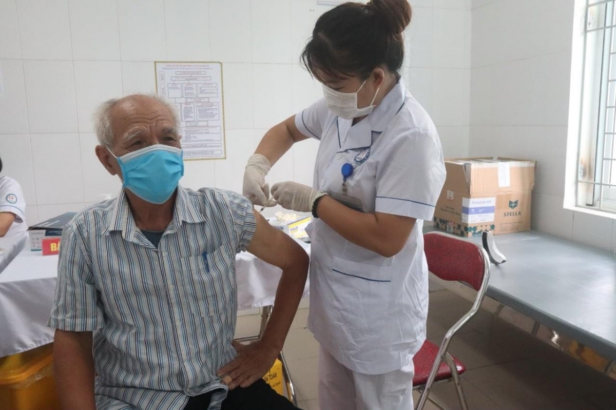 Các bệnh có thể phòng ngừa bằng vắc-xin, NCT nên lưu ý bổ sung vào lịch tiêm chủng bao gồm: Cúm, nhiễm phế cầu, zona thần kinh, viên não Nhật Bản và COVID-19