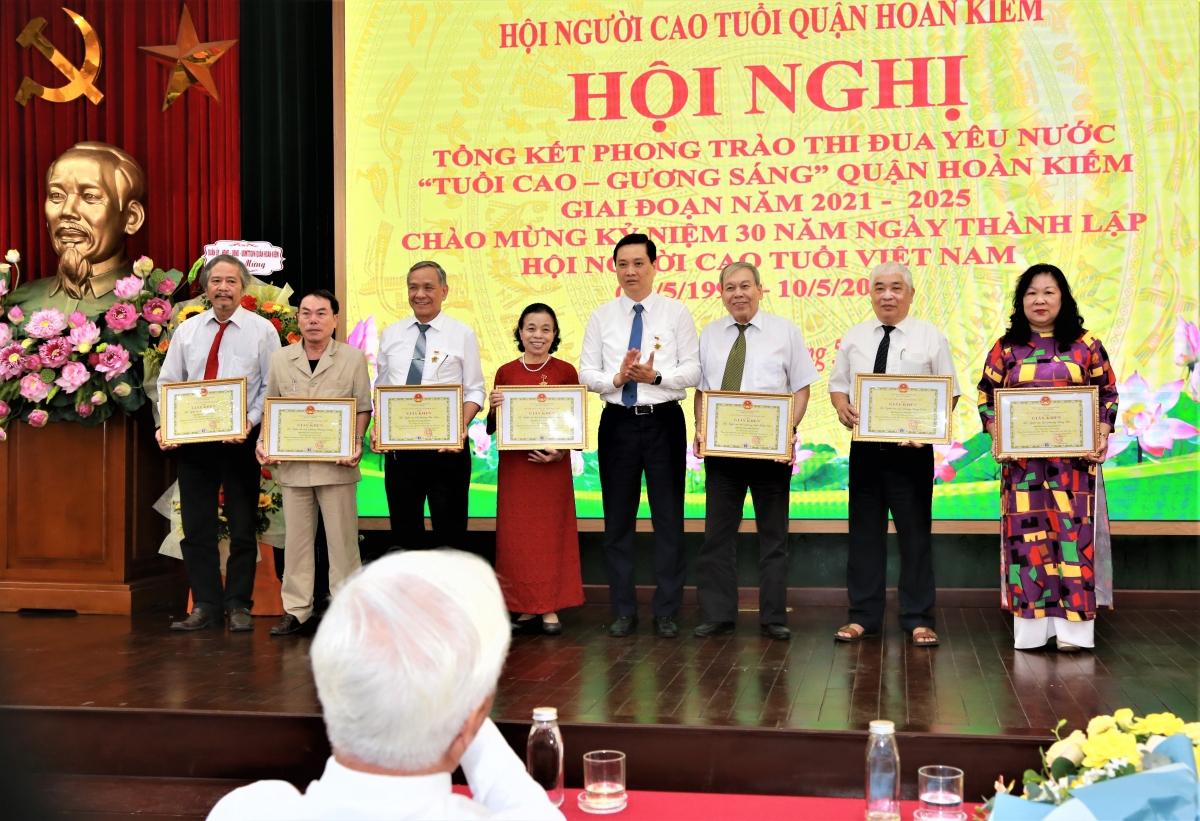 Đẩy mạnh phong trào “Tuổi cao - Gương sáng” trong giai đoạn mới