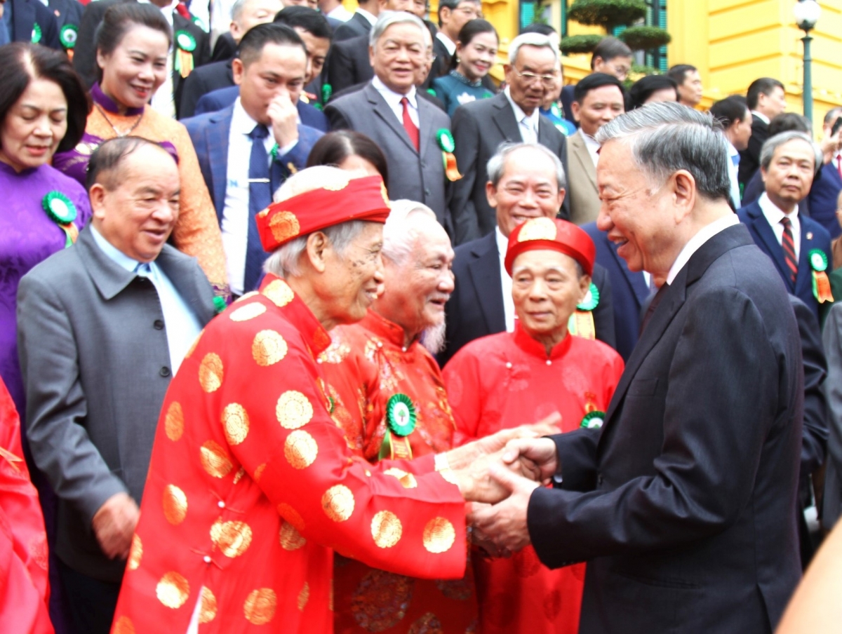 Tổng Bí thư Tô Lâm trò chuyện với NCT tiêu biểu của Thủ đô Hà Nội