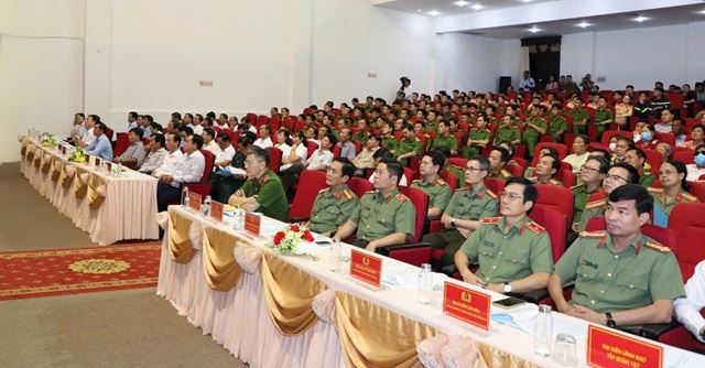  Các đại biểu tham dự buổi lễ 