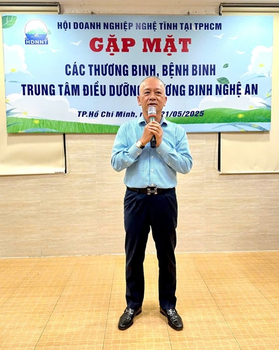 Ông Phan Đình Tuệ, Chủ tịch Hội Doanh nghiệp Nghệ Tĩnh tại TP Hồ Chí Minh phát biểu tại buổi gặp mặt