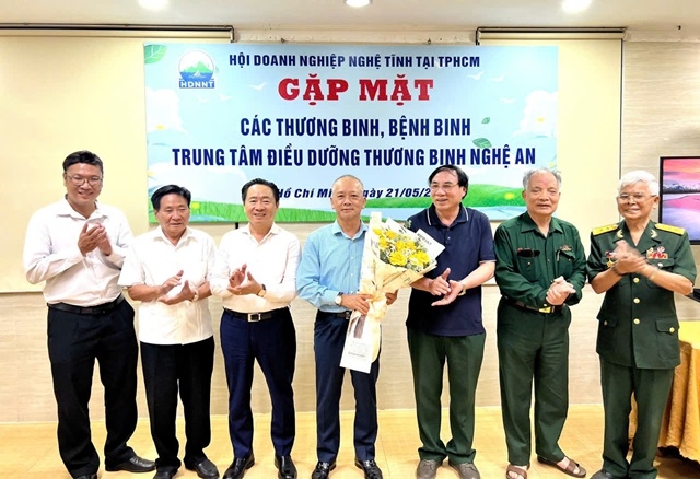  Ấm áp nghĩa tình quê hương trong buổi gặp mặt tri ân