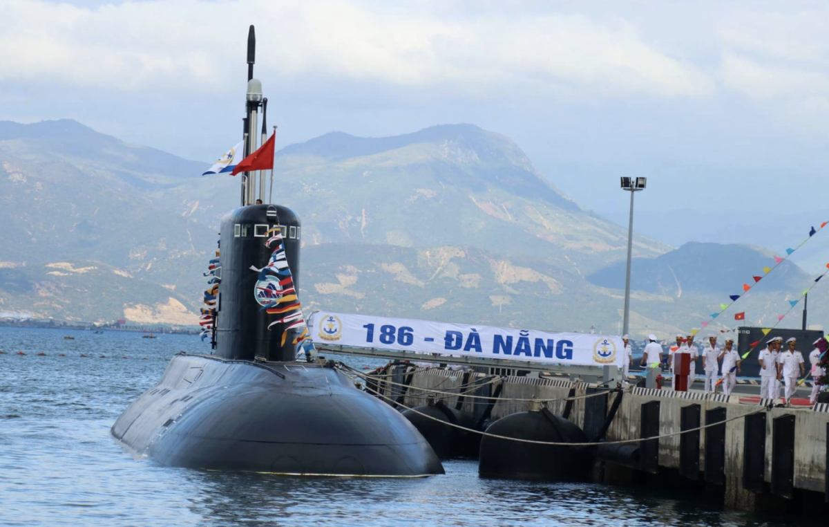 Nhà máy lọc dầu Dung Quất góp phần đảm bảo an ninh quốc phòng