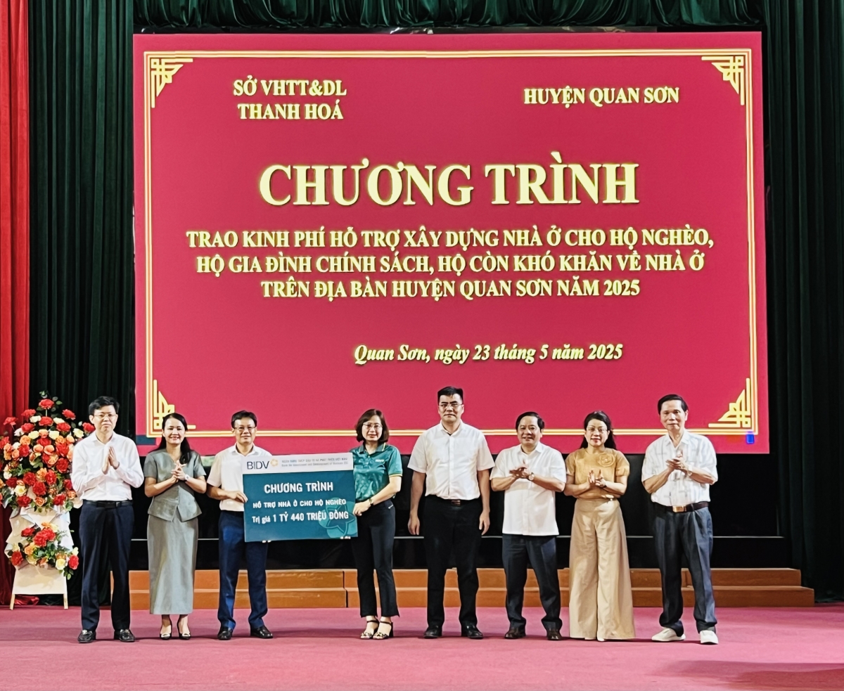 Thanh Hóa trao kinh phí hỗ trợ xây 40 căn nhà tại huyện Quan Sơn