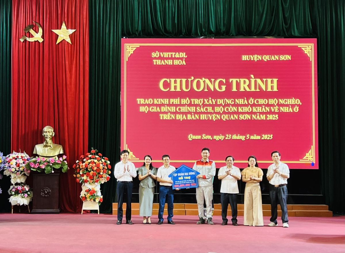 Thanh Hóa trao kinh phí hỗ trợ xây 40 căn nhà tại huyện Quan Sơn