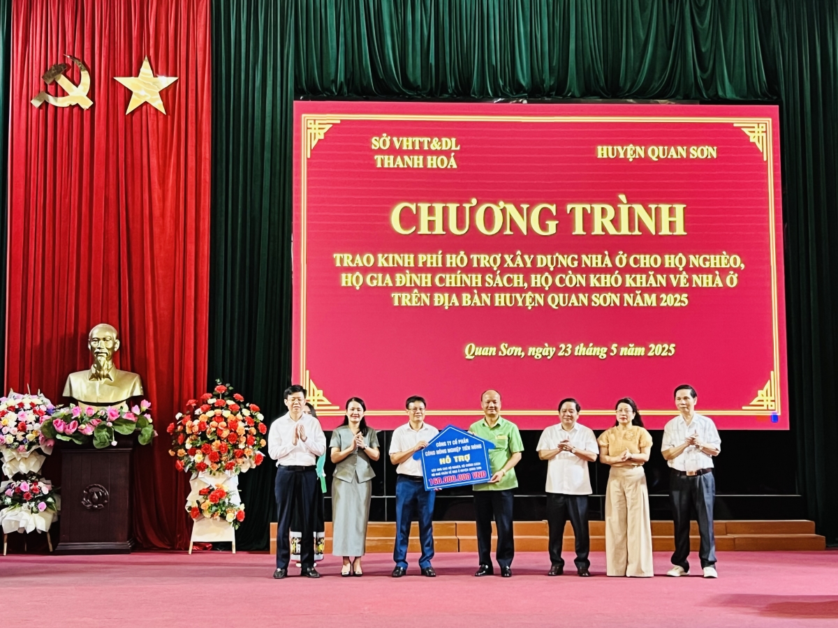 Thanh Hóa trao kinh phí hỗ trợ xây 40 căn nhà tại huyện Quan Sơn