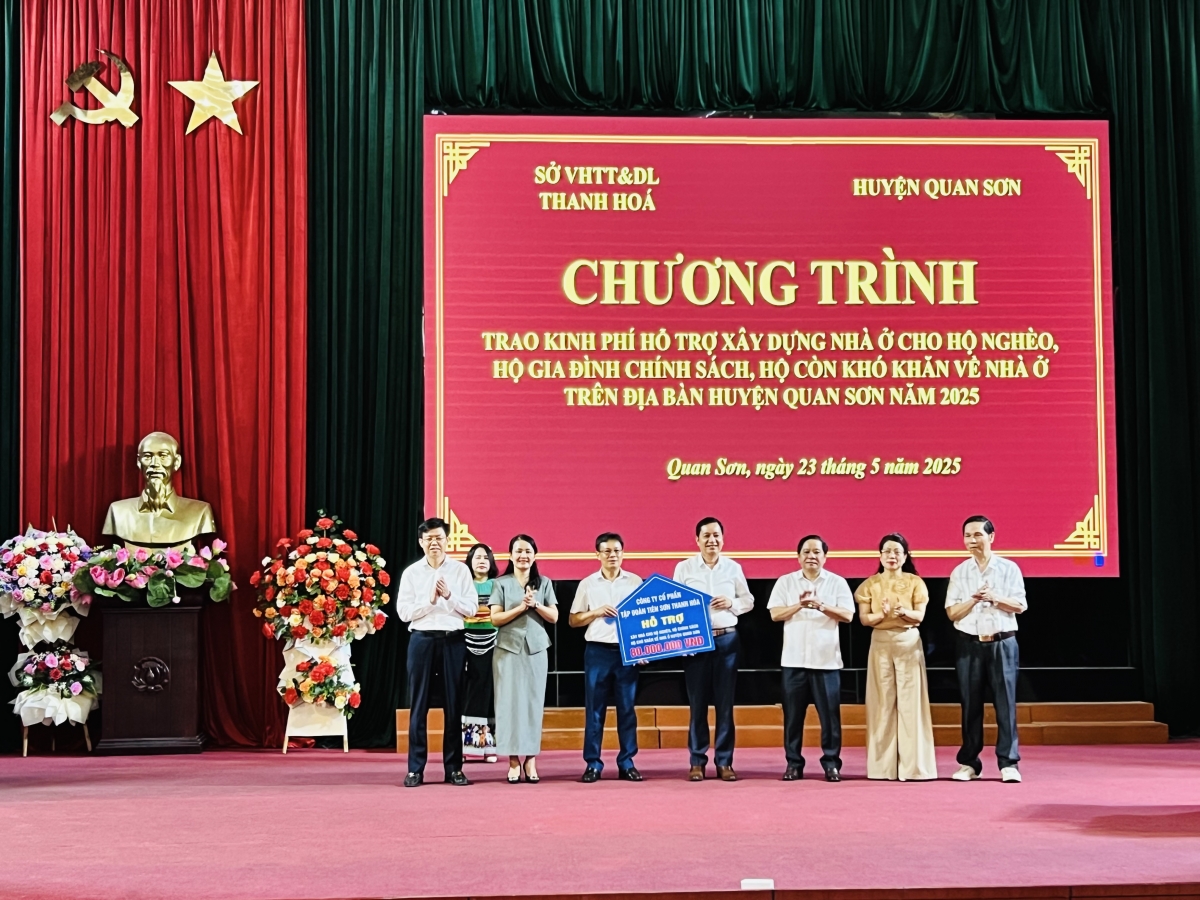 Thanh Hóa trao kinh phí hỗ trợ xây 40 căn nhà tại huyện Quan Sơn