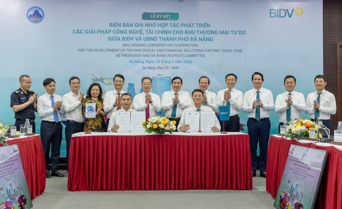 Hợp tác phát triển công nghệ tài chính cho khu thương mại tự do Đà Nẵng