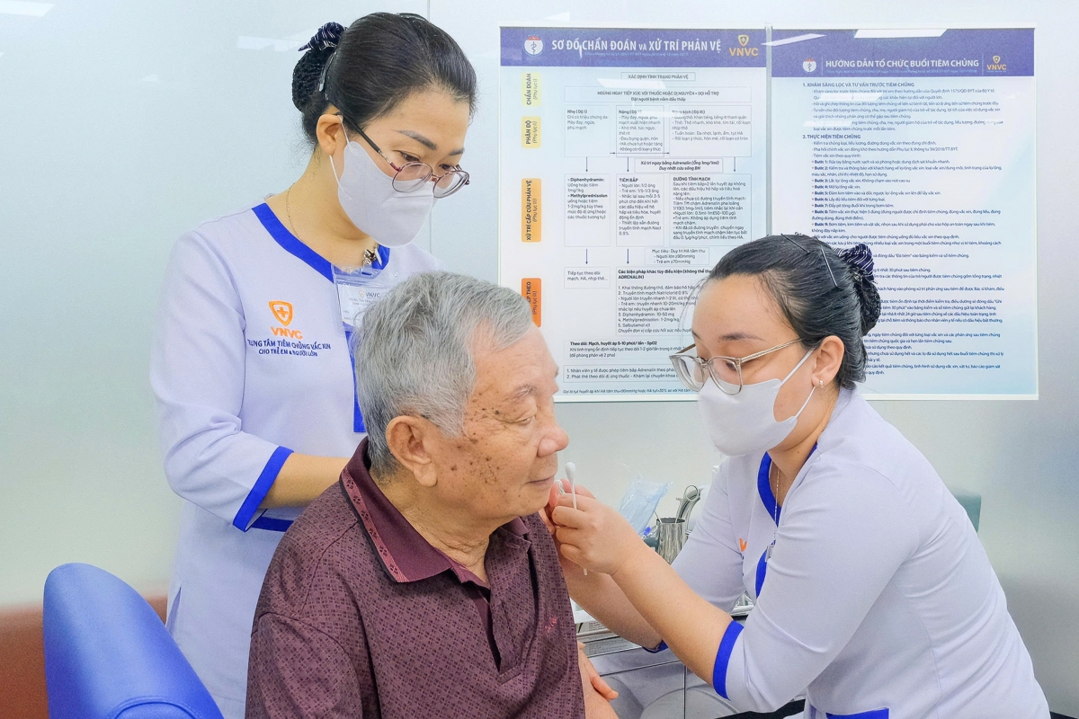 Hệ thống tiêm chủng VNVC triển khai tiêm vắc xin phế cầu 20 (PCV20) công nghệ mới đầu tiên tại Việt Nam