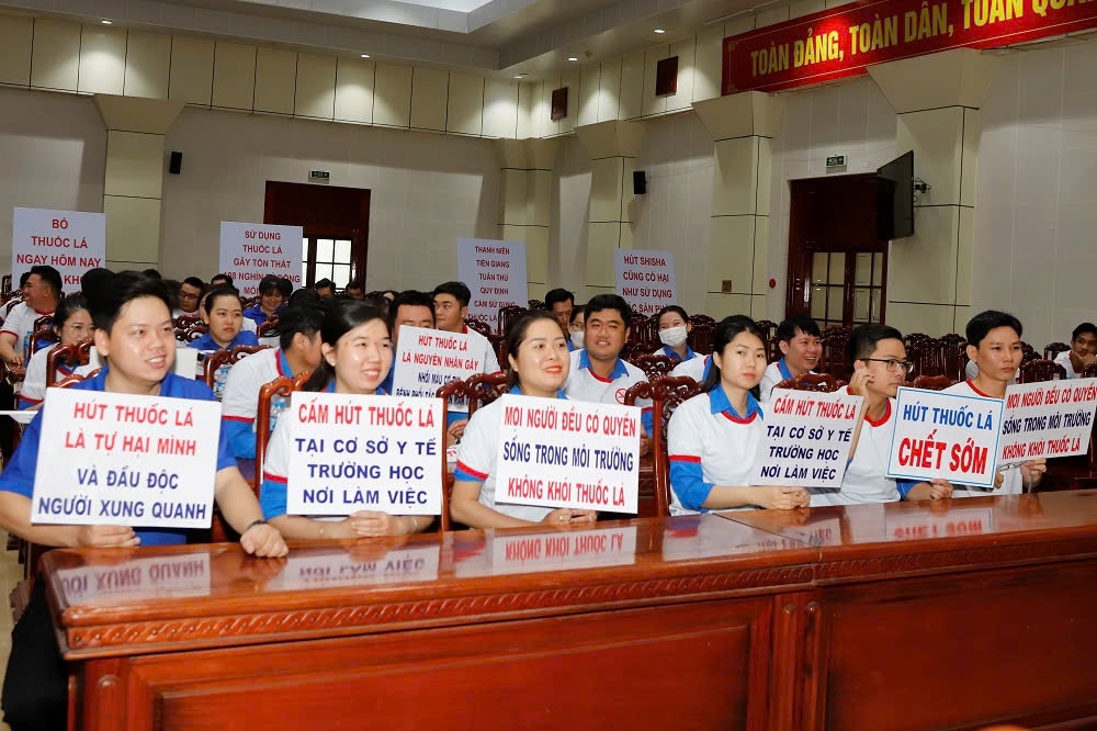 Tiền Giang: Mít tinh hưởng ứng ngày thế giới không thuốc lá