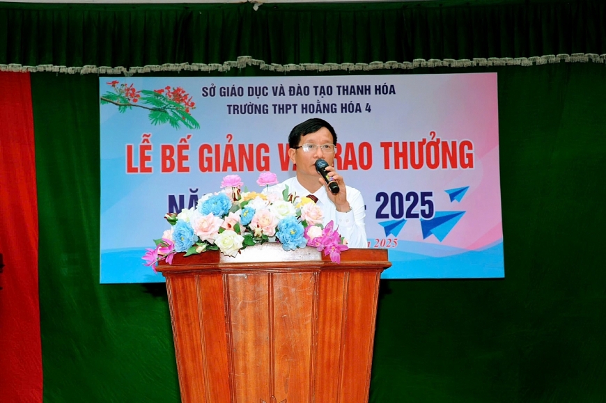 Lễ tri ân, trao thưởng cho giáo viên và học sinh tiêu biểu