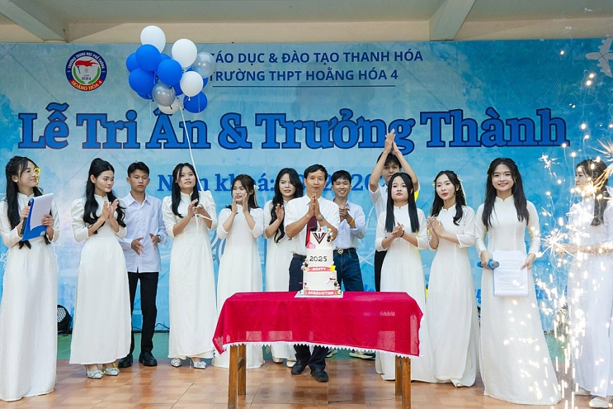 Lễ tri ân, trao thưởng cho giáo viên và học sinh tiêu biểu