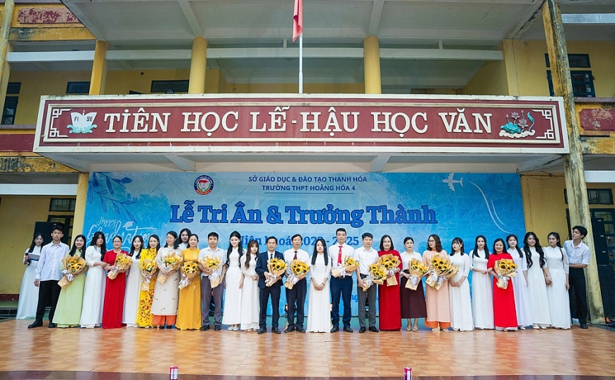 Lễ tri ân, trao thưởng cho giáo viên và học sinh tiêu biểu