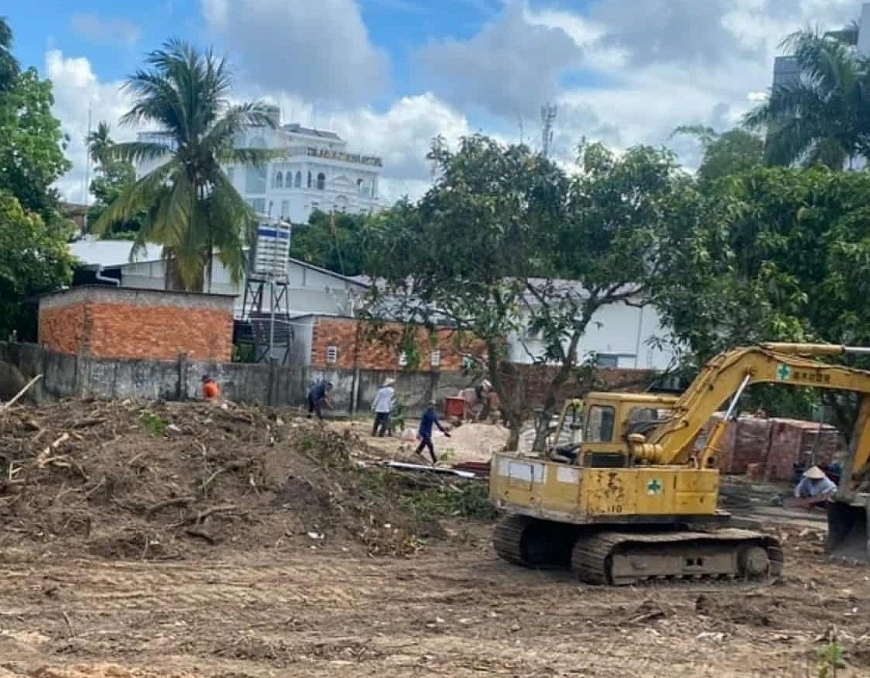 Yêu cầu dừng thi công xây dựng, đợi phán quyết của Toà án