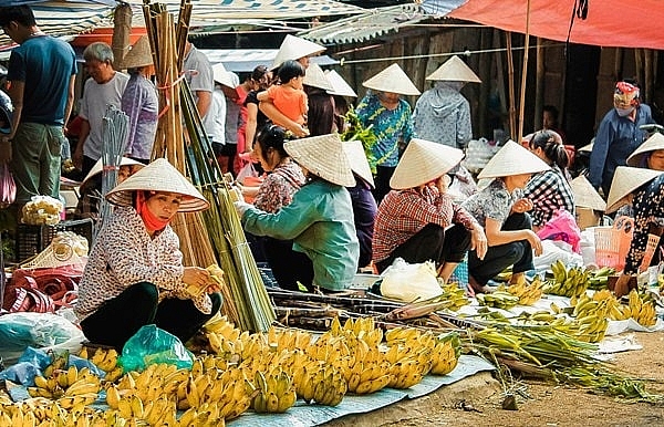 “Chợ làng”: Hoài niệm về thời quá vãng