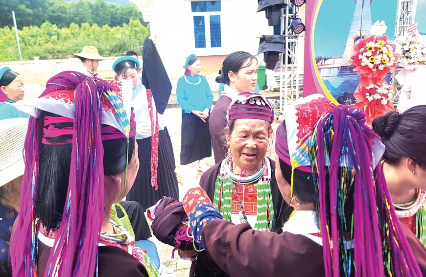 Nhiều NCT đến dự Lễ hội cùng con cháu.