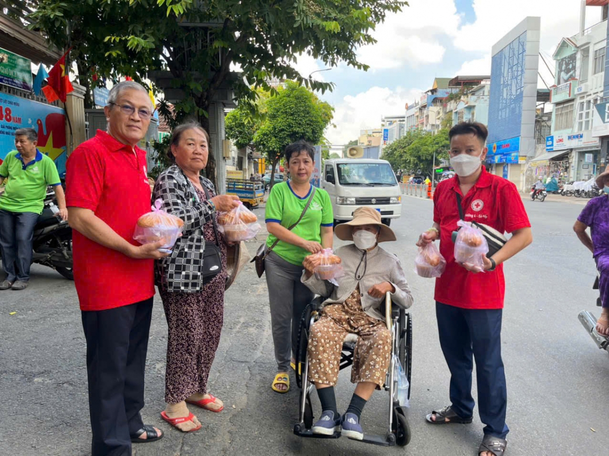 Bài thơ ca ngợi CLB Liên thế hệ tự giúp nhau