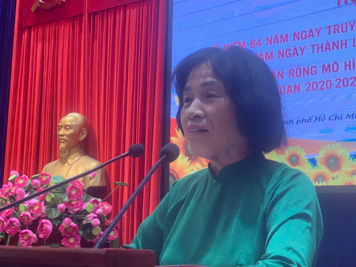 Bài thơ ca ngợi CLB Liên thế hệ tự giúp nhau