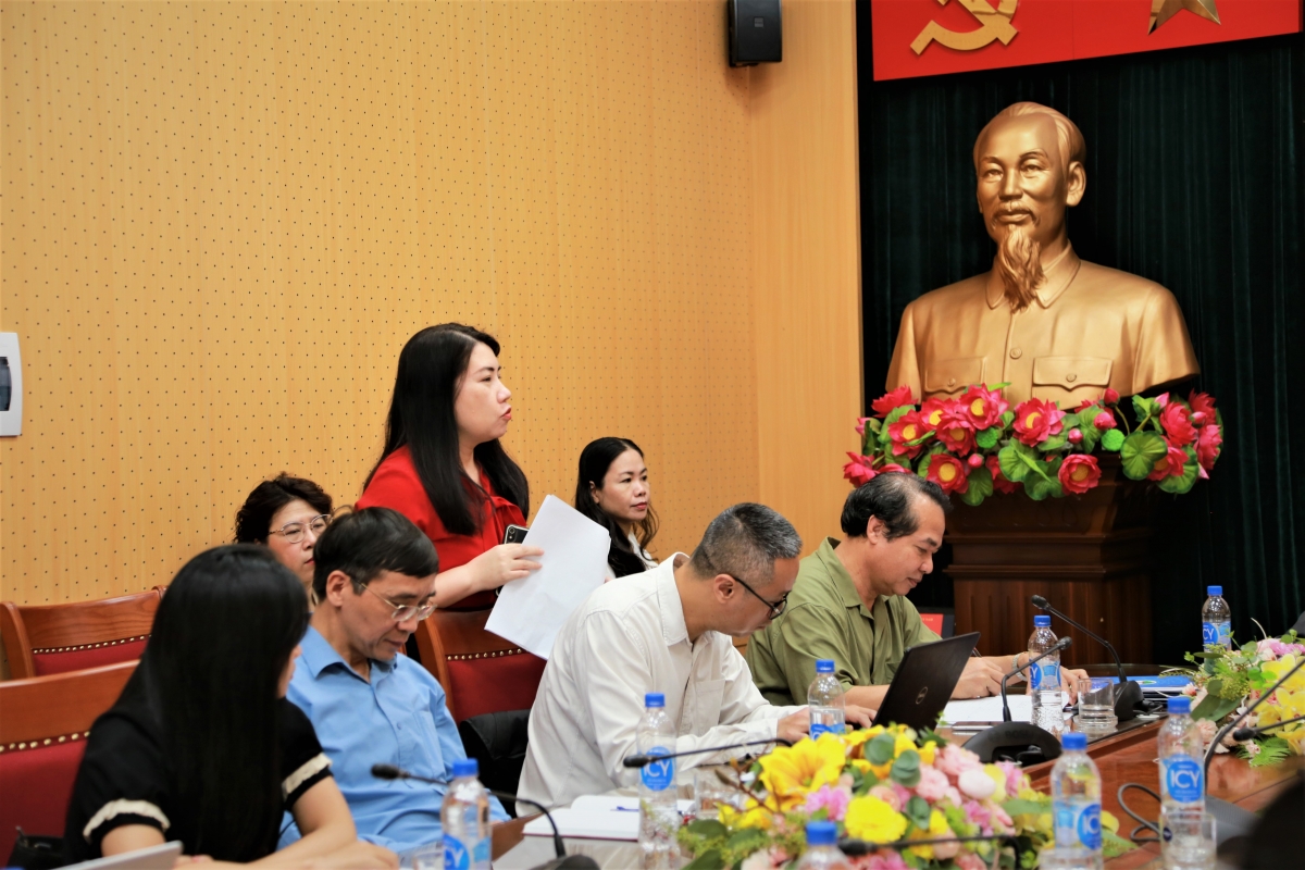 Phóng viên Báo Công an Nhân dân đặt câu hỏi