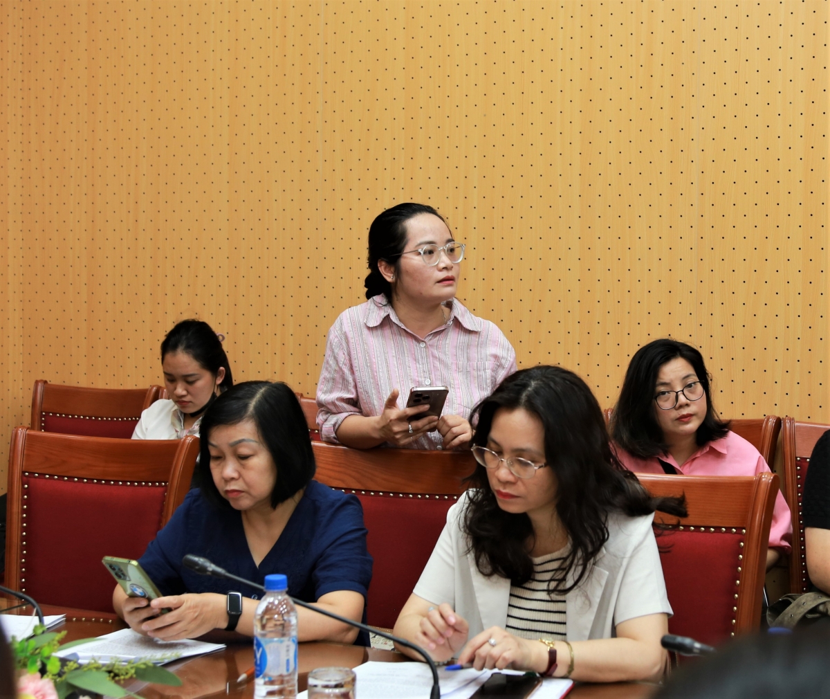 Phóng viên TTXVN đặt câu hỏi