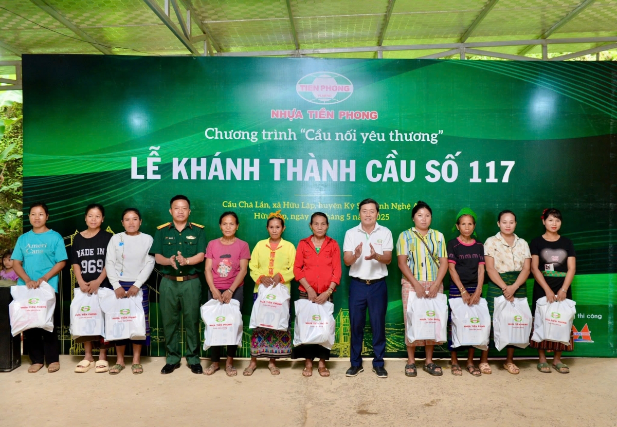 Nhựa Tiền Phong khánh thành cầu nối yêu thương số 117 tại Nghệ An