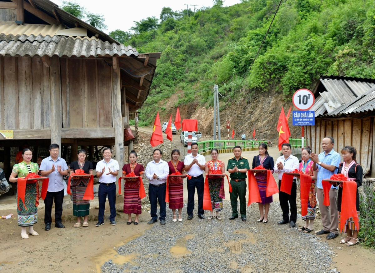 Nhựa Tiền Phong khánh thành cầu nối yêu thương số 117 tại Nghệ An