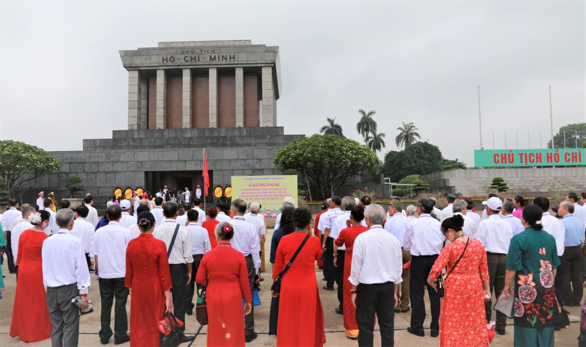 Đoàn đại biểu Hội NCT huyện Chương Mỹ, TP Hà Nội tham gia Lễ báo công dâng Bác 
