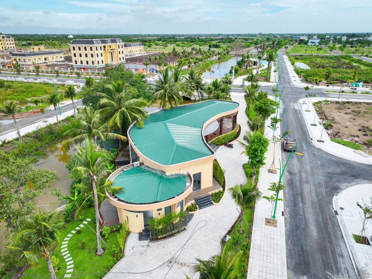 Nhà hàng Cafe chuẩn bị khai trương. 