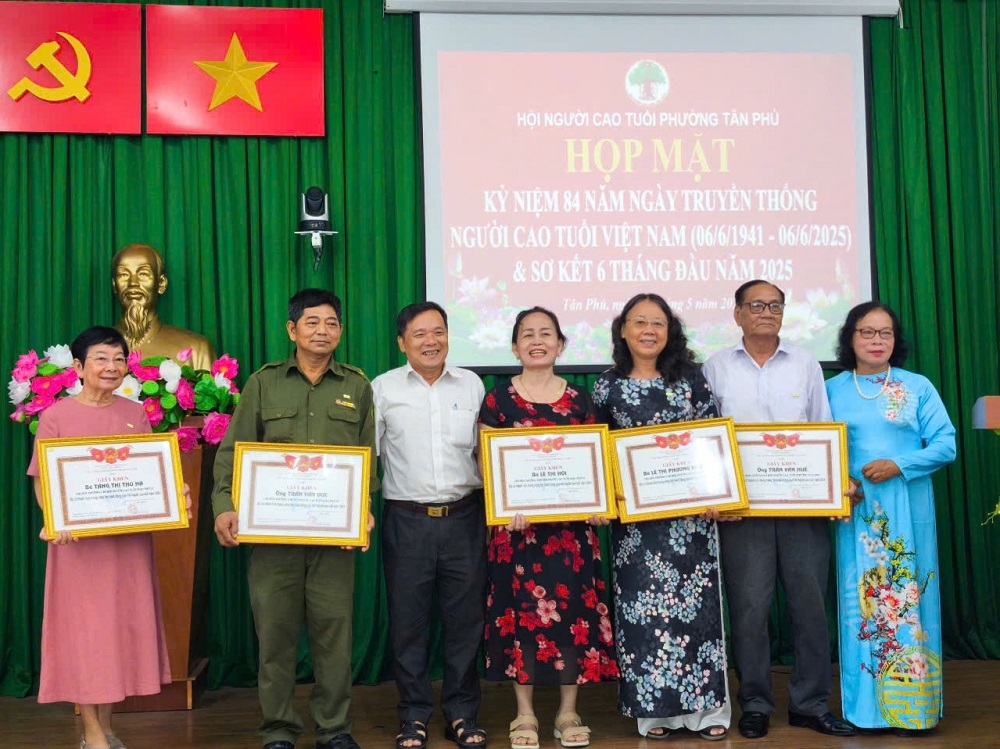 Họp mặt kỷ niệm 84 năm ngày NCT Việt Nam