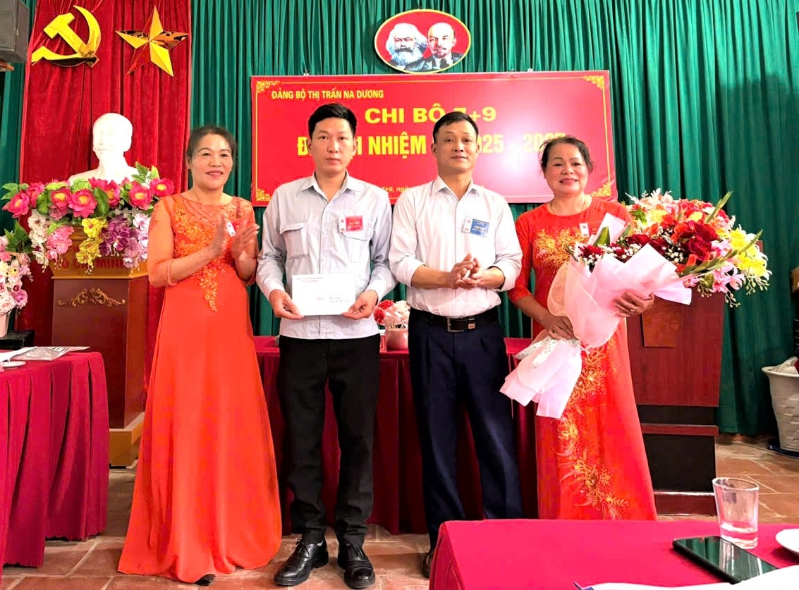 Bà Nguyễn Thị Mai tiếp tục được bầu làm Bí thư Chi bộ Khu dân cư 7+9