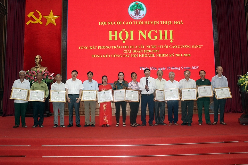 Biểu dương NCT trong phong trào thi đua ‘Tuổi cao - gương sáng’ giai đoạn 2021-2025