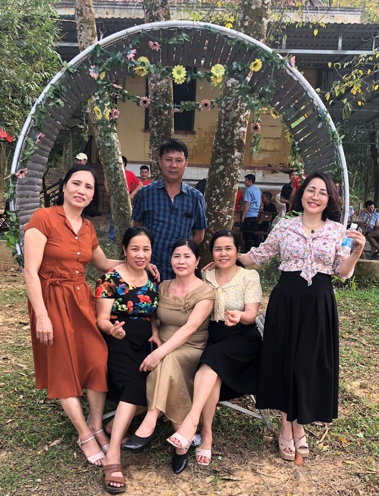 Đi họp lớp tuổi về già nhớ thời học trò ngây thơ trong trắng