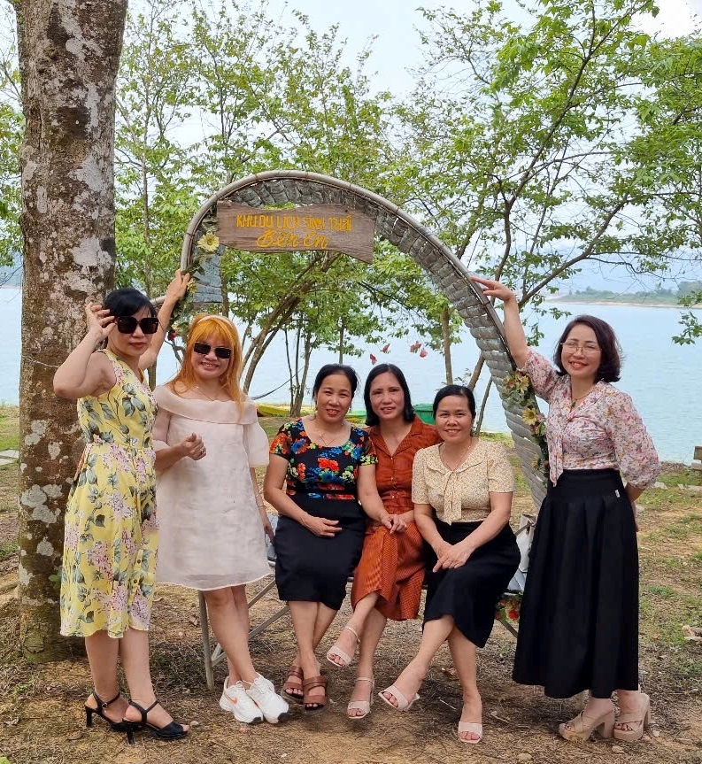 Đi họp lớp tuổi về già nhớ thời học trò ngây thơ trong trắng