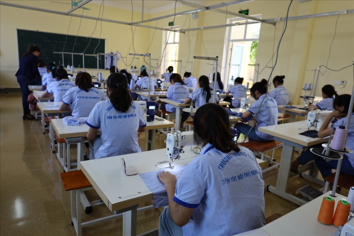 Dạy nghề gắn với giới thiệu việc làm – hướng đi cho sự phát triển bền vững