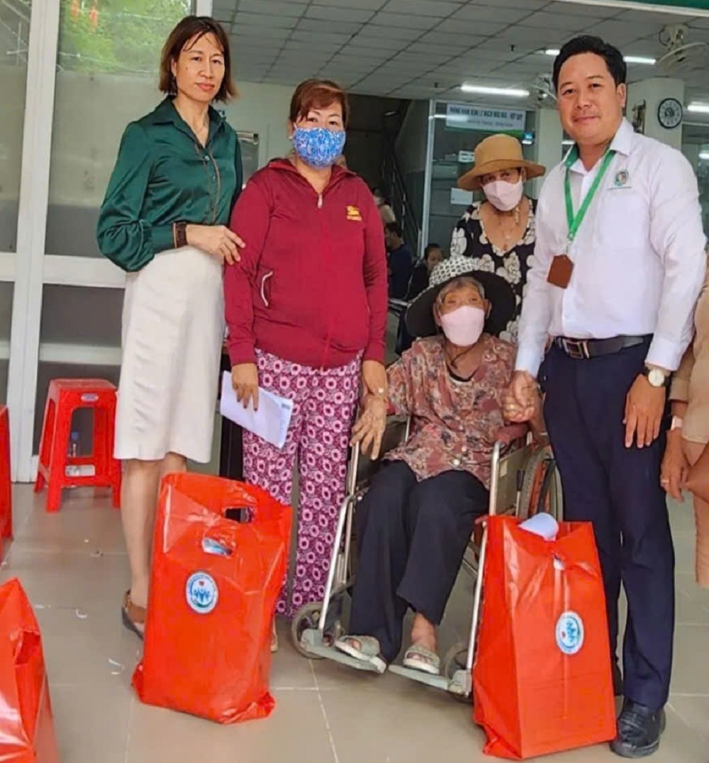 Đồng hành vì sức khỏe người cao tuổi có hoàn cảnh khó khăn
