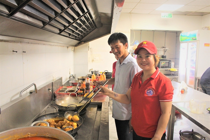 Ấm áp với “Bữa trưa không đồng”