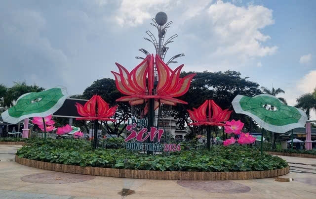 Theo chủ trương của Đảng, Nhà nước tỉnh Đồng Tháp và Tiền Giang sáp nhập lấy tên là tỉnh Đồng Tháp, trung tâm hành chính đặt tại Thành phố Mỹ Tho của  tỉnh Tiền Giang.