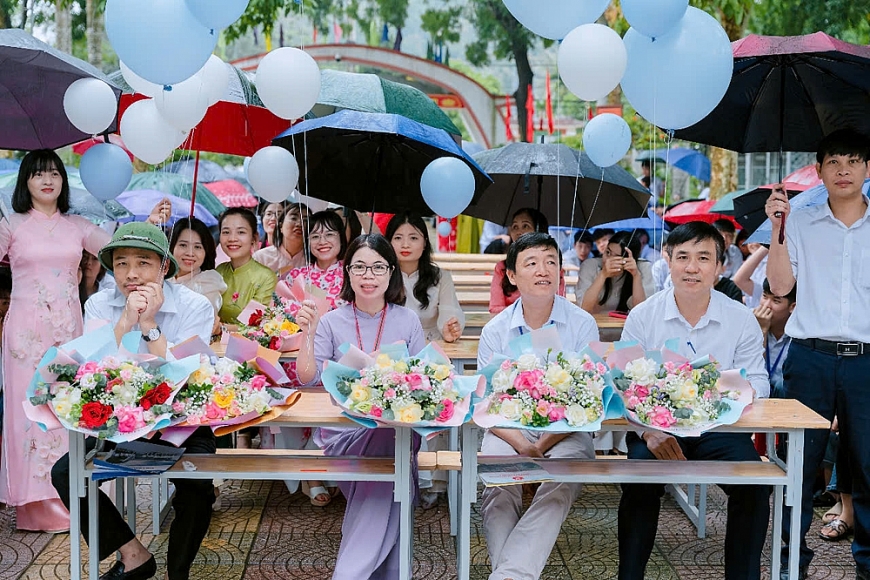 Trường miền núi xứ Thanh khen thưởng giáo viên, học sinh tiêu biểu