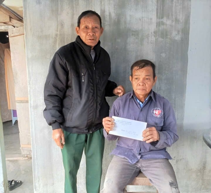 1-Tặng quà Tết Ất Tỵ cho NCT hoàn cảnh khó khăn trên địa bàn huyện Kbang