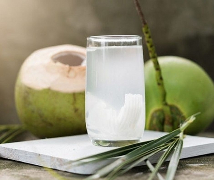 Những lưu ý khi uống nước dừa xiêm