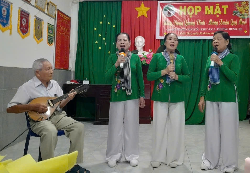 Tiết mục văn nghệ của CLB